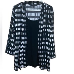 Liz Mcoy black and white dressy top
Size XL